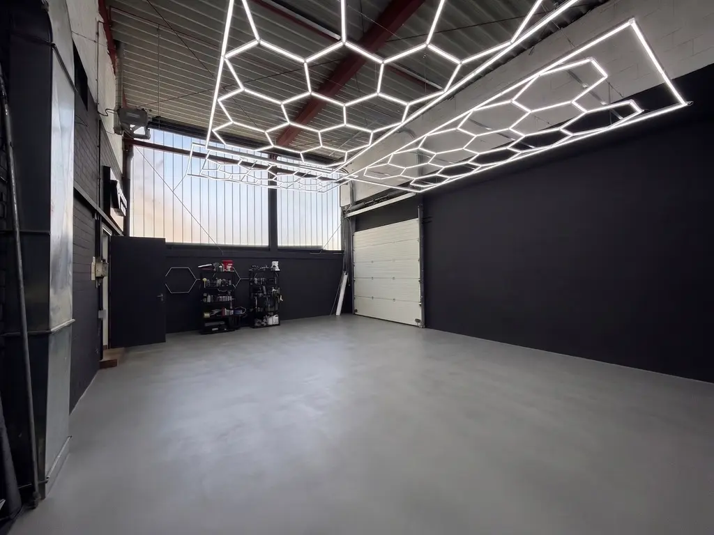 Automobilzentrum Yalcin — Unsere Halle